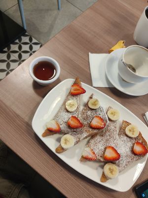 Vegan french toast at Cafe Unido - Via Argentina in Panama City