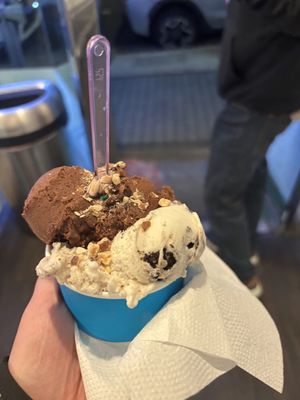 Cookies n cream and chocolate mousse almond  #Veganuary at Gelato and Angels in Manhattan Beach