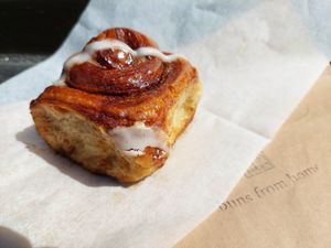 vegan cinnamon bun at Buns From Home in North London