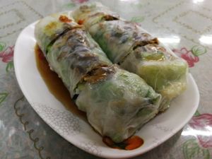fresh spring rolls at Fuxing Tai Yue Sushi Guan - 福幸台越素食館  in Hualien