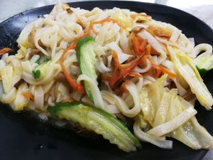rice noodles with veggies at Fuxing Tai Yue Sushi Guan - 福幸台越素食館  in Hualien