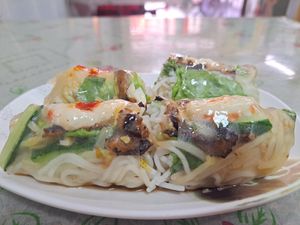 Fresh spring rolls with mock shrimp at Fuxing Tai Yue Sushi Guan - 福幸台越素食館  in Hualien