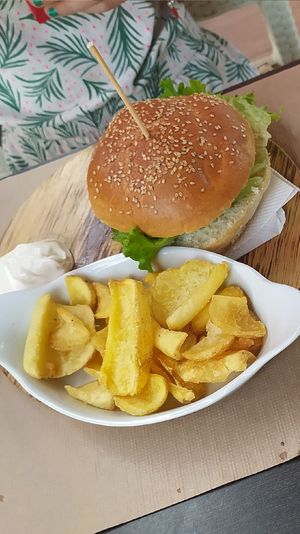 Vegan burger at O Rui in Faro