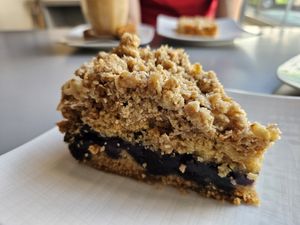 Blueberry crumble cake at PictureYourCity Cheesecake & Gallery in Dusseldorf