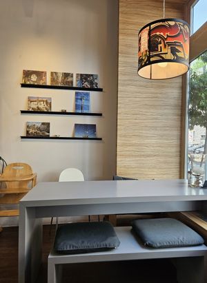 Inside at PictureYourCity Cheesecake & Gallery in Dusseldorf