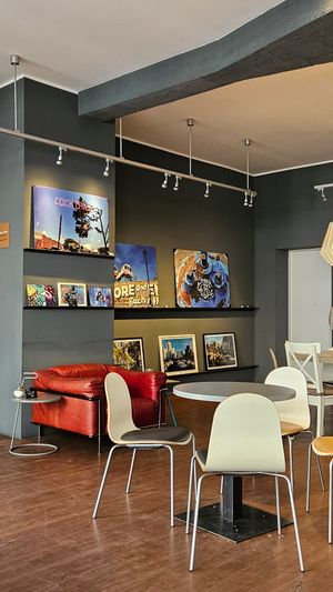 Gallery and cafe at PictureYourCity Cheesecake & Gallery in Dusseldorf