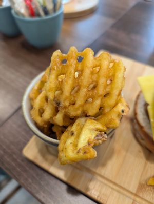 Fries that come with burger at Garden of Eden in Windsor