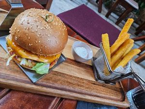 Burger at Vintage Bar in Hvar