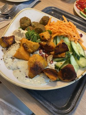 Falafel Bowl  at Dean & David - Langgasse in Wiesbaden