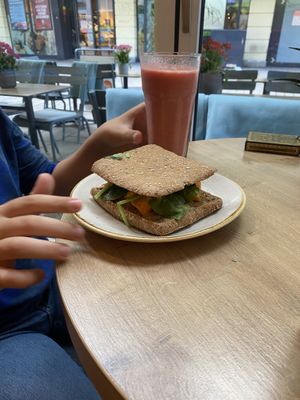 Sweet Potato Sandwich and Smoothie   at Dean & David - Langgasse in Wiesbaden