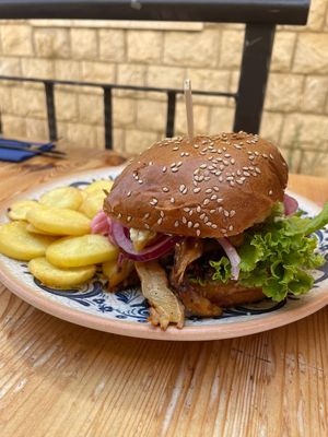 Mushroom burger with potato chips   at Masha Vegeteria in Jelsa