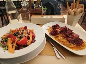 Mix Salad&Seeds and Pasta with pumpkin&beetroot at Freschette BioBistrot in Palermo