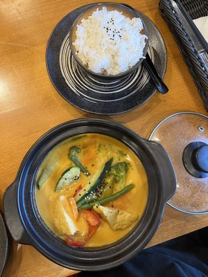 Stir-fried tofu curry with rice  at Yobi Food in Pardubice