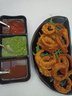 Fried onion rings at Pizzeria Pellegrini in Tione Di Trento