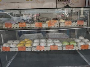 The sweet buns on display at Pun-Pao Steamed Buns in Chiang Mai
