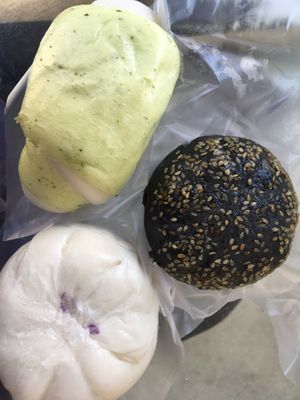 Spinach Mantou, taro, and my personal fave black charcoal almond sesame - GET. IT. PLSSS. at Pun-Pao Steamed Buns in Chiang Mai