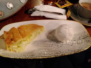Vegan Apple Pie with ice cream at Turf Tavern in Oxford