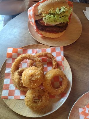 Whoplanty y Aros de cebolla at Sugar Planty in Mexico City