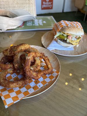 Onion rings and Plantifica  at Sugar Planty in Mexico City