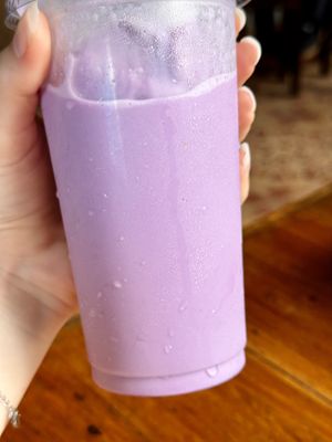 That colour 😍💜  at Kinphak Cafe  in Chiang Mai