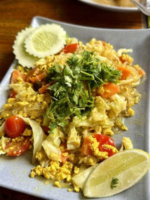 Stir-fried cabbage with vermicelli and tofu (50 THB)  at Kinphak Cafe  in Chiang Mai