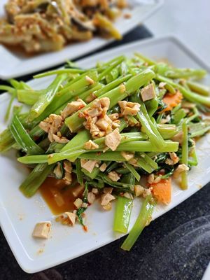 Fried Water Lily [Kan Kong] at Veggie Café - Galaxy Star Angkor Hotel in Siem Reap