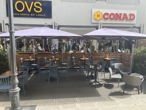 Outdoor seating  at Route 65 in Taranto