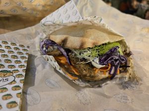 Pita Vegiboss Döner at Veganitas in Bern