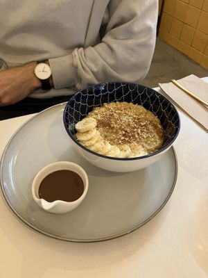 Pumpkin spiced porridge with banana and chocolate sauce (special)  at Balino Yoga Café  in Sevilla