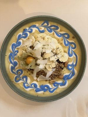 Solar plexus smoothie bowl  at Balino Yoga Café  in Sevilla