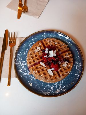 Waffle & berrries at Balino Yoga Café  in Sevilla