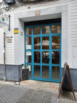 Outside looking in 👀 at Balino Yoga Café  in Sevilla