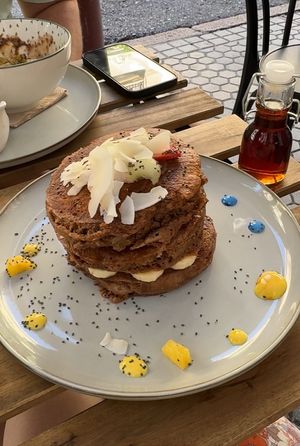 Pancakes con frutta  at Balino Yoga Café  in Sevilla