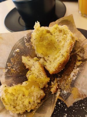 Lemon muffin at Balino Yoga Café  in Sevilla