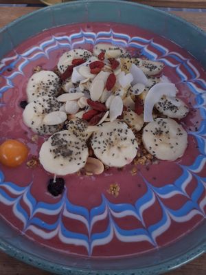 banana-strawberry-ginger bowl at Balino Yoga Café  in Sevilla
