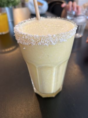 Power smoothie 🍍🍊🍌   at Balino Yoga Café  in Sevilla