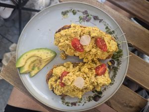 Tofu scramble at Balino Yoga Café  in Sevilla