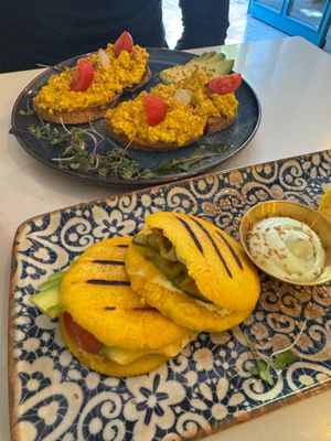 Tofu scramble toast + arepas at Balino Yoga Café  in Sevilla