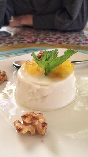 Vegan pannacotta at PSI in Lisbon