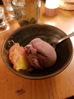 Cocoa ice cream at Le Grenier de Notre Dame in Paris