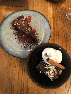 Desserts : gâteau chocolat et brownie accompagné d’une boule de sorbet saveur « rose"  at Le Grenier de Notre Dame in Paris