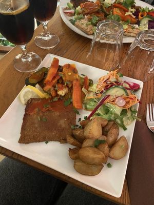 L’assiette berbère and L’Escalope de Seitan #Veganuary at Le Grenier de Notre Dame in Paris