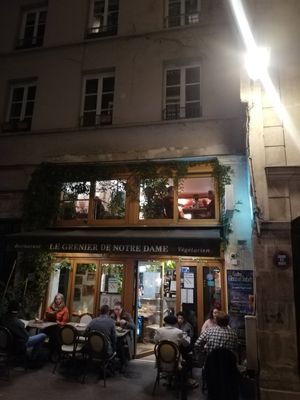 Place at Le Grenier de Notre Dame in Paris