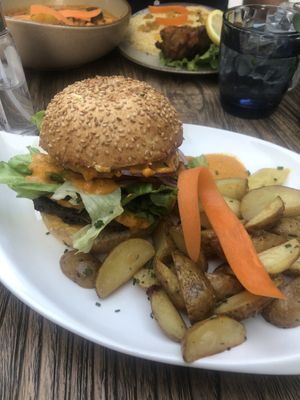 Burger 🍔  at Le Grenier de Notre Dame in Paris