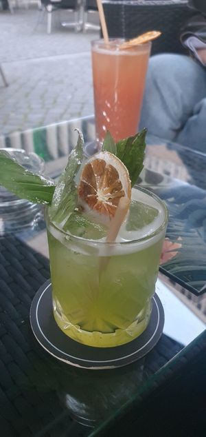 Alkoholfreier Basil Smash at Schwarze Katz in Memmingen