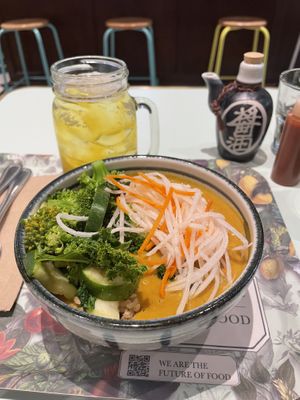 Tibetan Mama  at Le Botaniste - Bryant Park in New York City