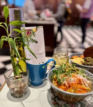 Tagline  at Le Botaniste - Bryant Park in New York City