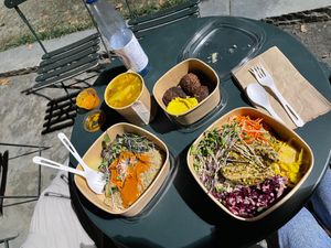 Bowls and vegan balls at Le Botaniste - Bryant Park in New York City