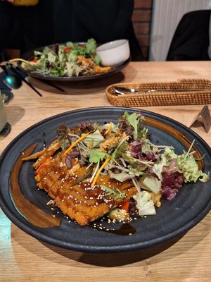 Udon Bowl mit Tempura Seitan Hähnchen Art at Vegana Vietnamese Restaurant in Mannheim