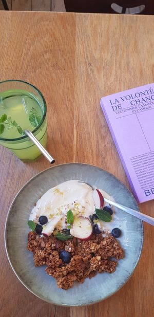 Granola, yaourt, Gingembre, Fruits at Terter in Brussels